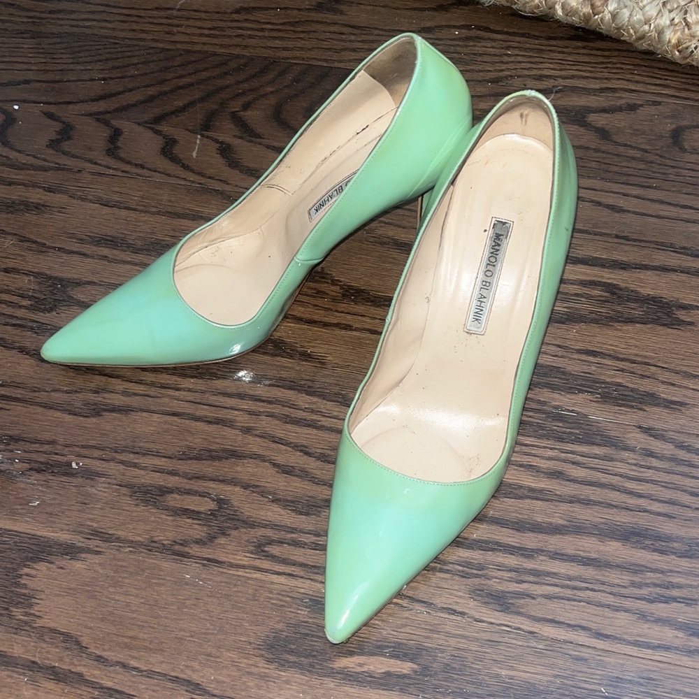 Manolo blahnik bright turquoise light blue, high heel pointed toe pumps size 41